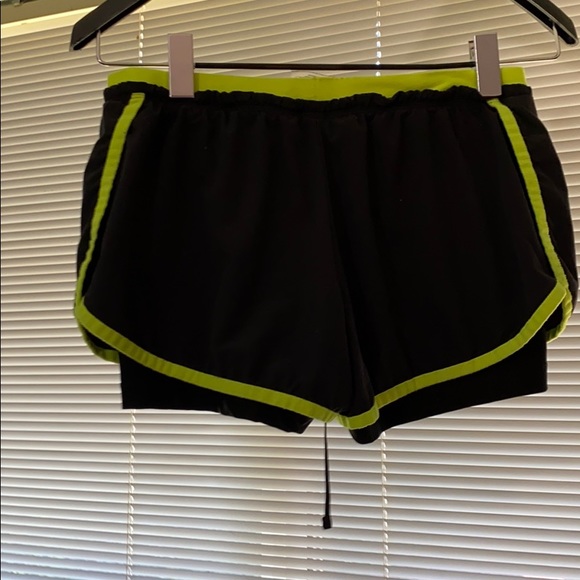 Nike sport shorts - Picture 2 of 2